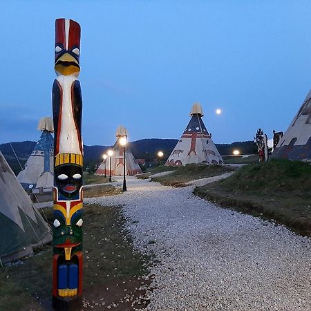 El Paso City, Zlatibor - Unique Wooden Cottages, Treehouse, Wild West Rooms, Accommodation 1-6 People Ngoại thất bức ảnh