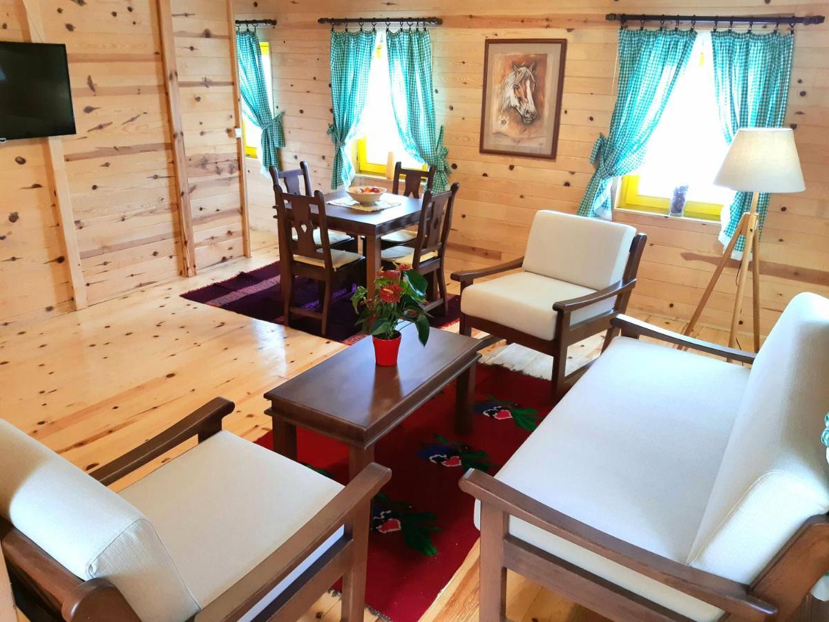 El Paso City, Zlatibor - Unique Wooden Cottages, Treehouse, Wild West Rooms, Accommodation 1-6 People Ngoại thất bức ảnh
