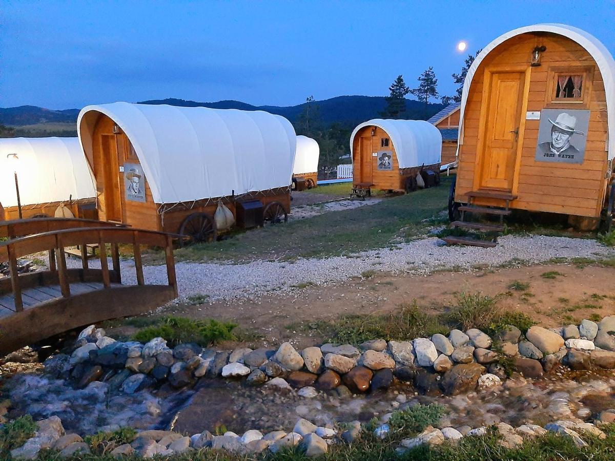 El Paso City, Zlatibor - Unique Wooden Cottages, Treehouse, Wild West Rooms, Accommodation 1-6 People Ngoại thất bức ảnh