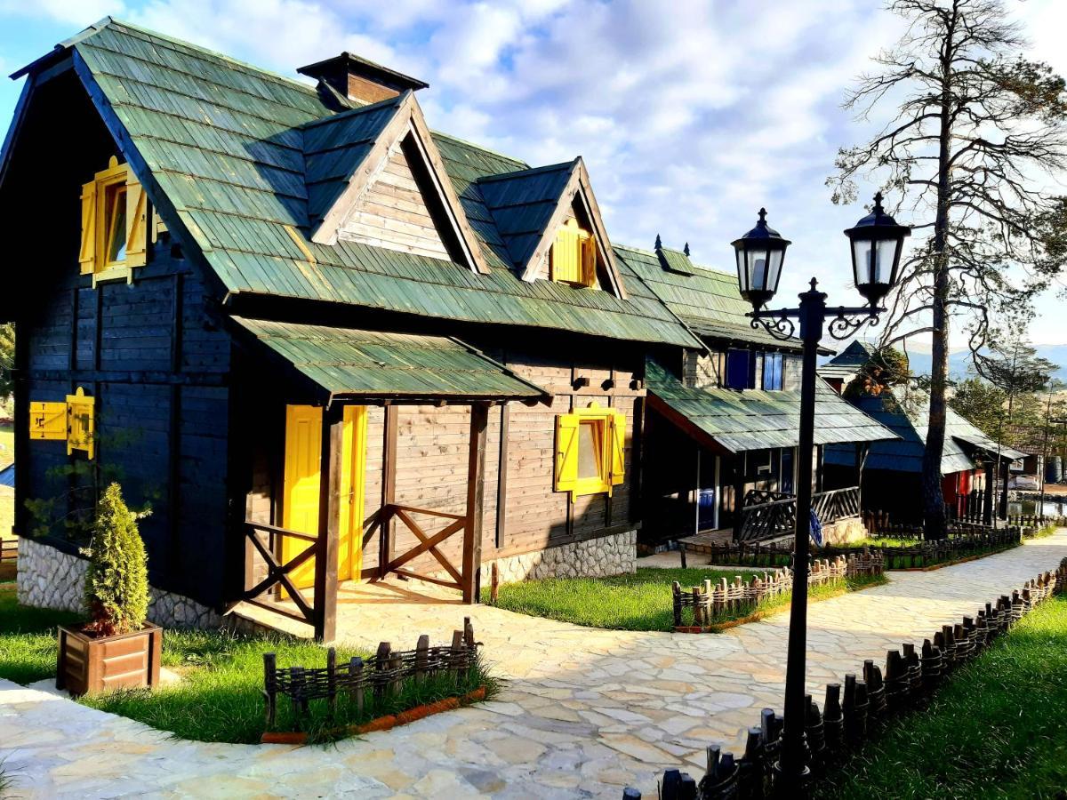 El Paso City, Zlatibor - Unique Wooden Cottages, Treehouse, Wild West Rooms, Accommodation 1-6 People Ngoại thất bức ảnh