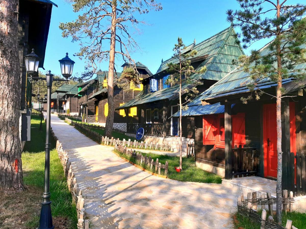 El Paso City, Zlatibor - Unique Wooden Cottages, Treehouse, Wild West Rooms, Accommodation 1-6 People Ngoại thất bức ảnh