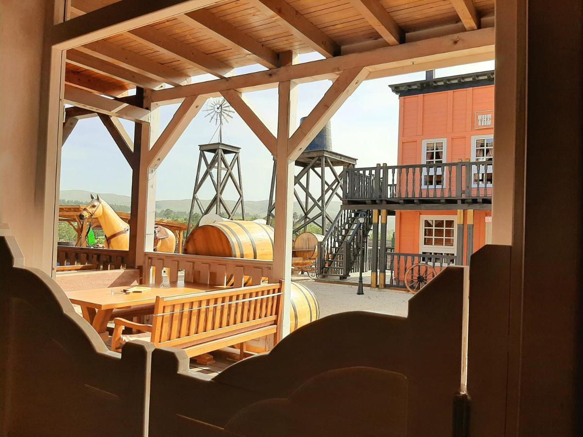 El Paso City, Zlatibor - Unique Wooden Cottages, Treehouse, Wild West Rooms, Accommodation 1-6 People Ngoại thất bức ảnh
