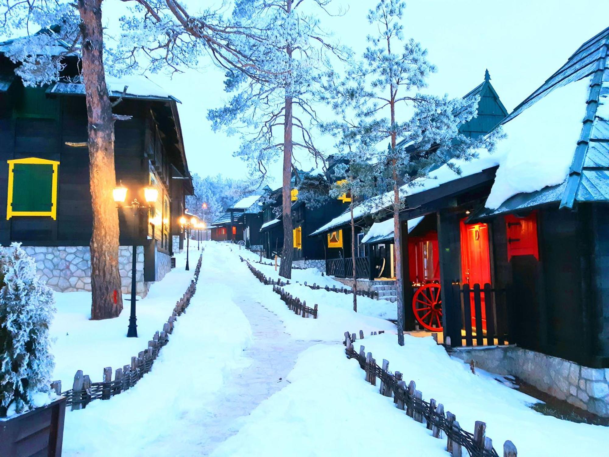 El Paso City, Zlatibor - Unique Wooden Cottages, Treehouse, Wild West Rooms, Accommodation 1-6 People Ngoại thất bức ảnh
