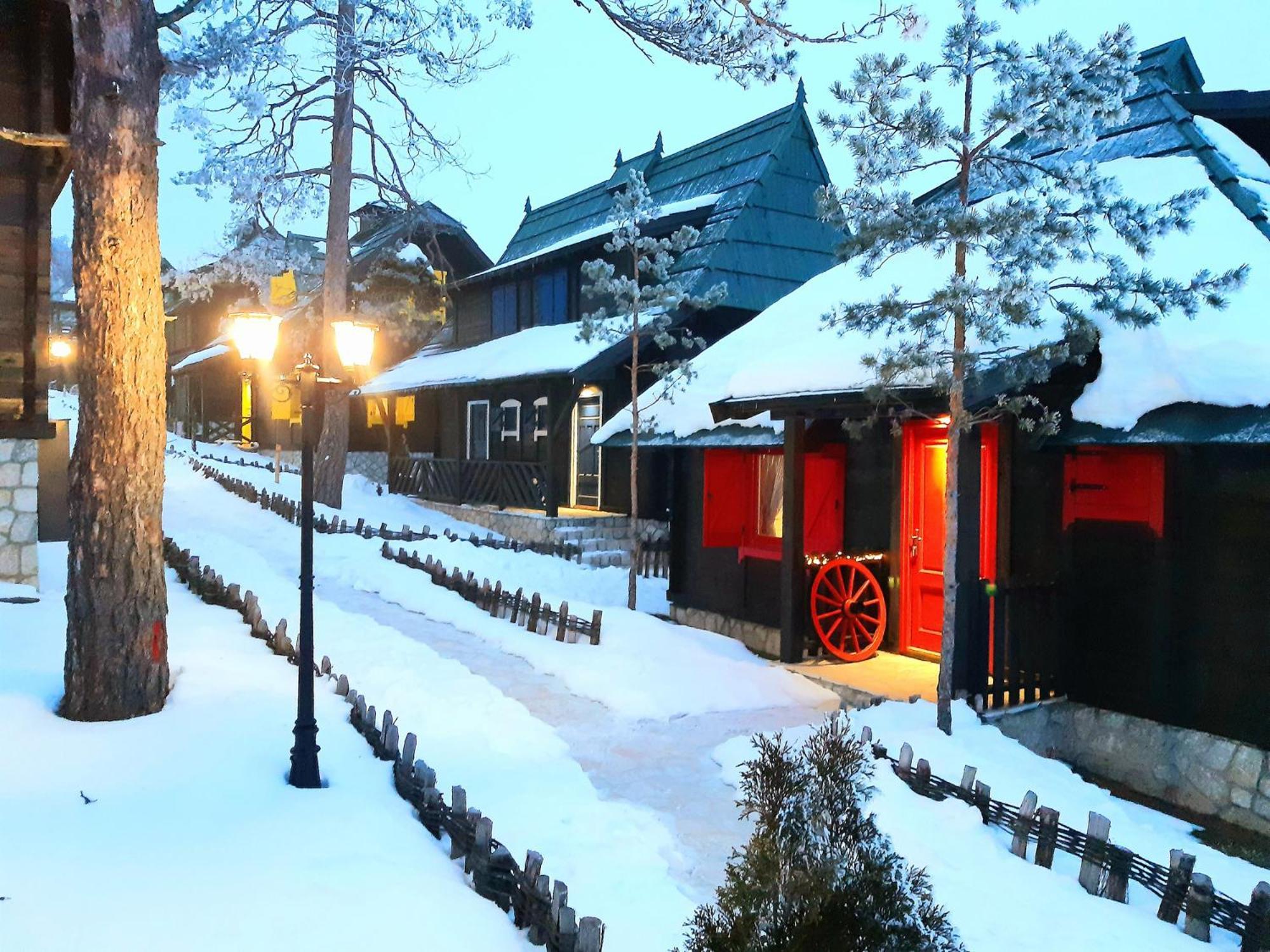 El Paso City, Zlatibor - Unique Wooden Cottages, Treehouse, Wild West Rooms, Accommodation 1-6 People Ngoại thất bức ảnh