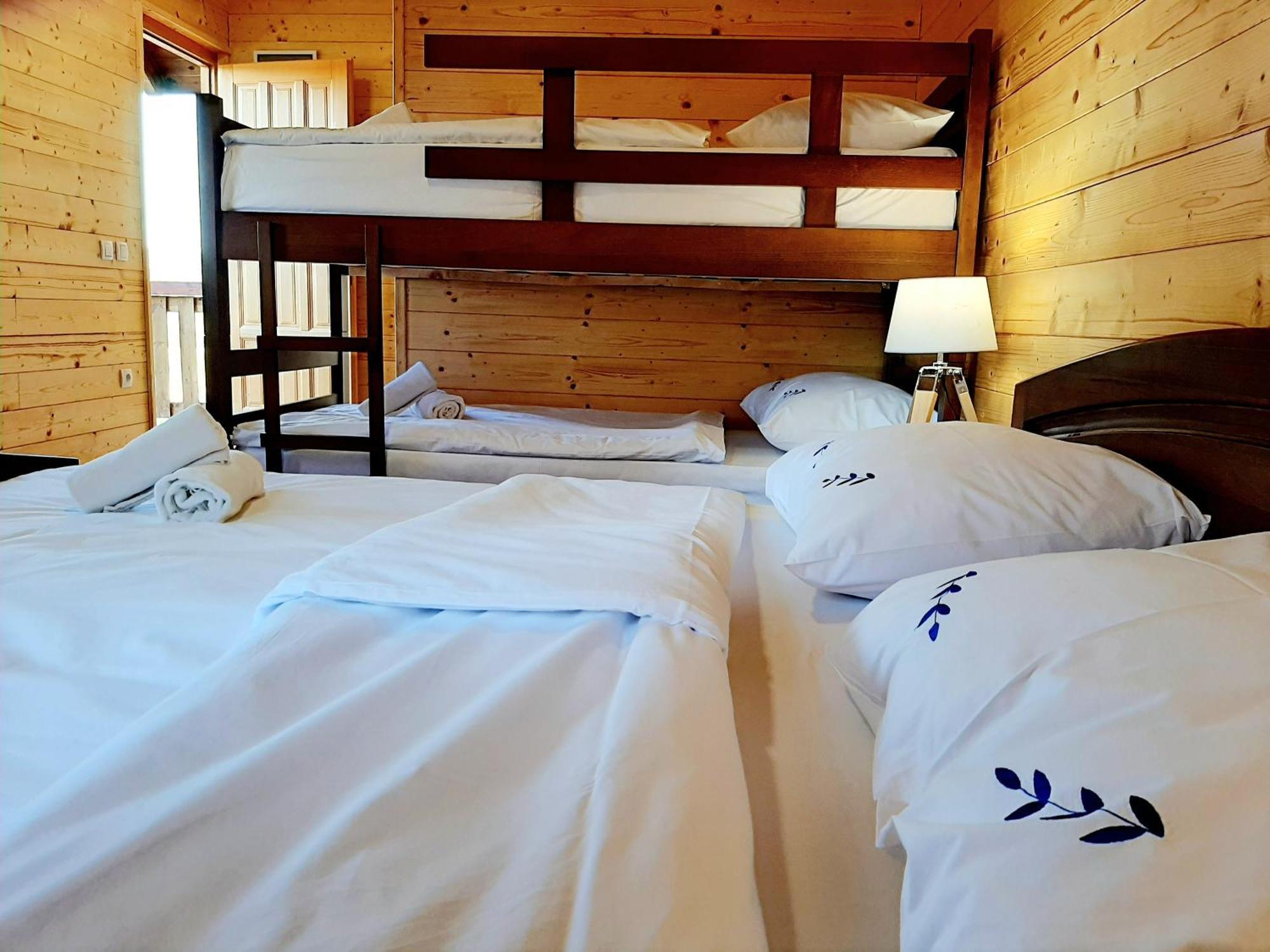 El Paso City, Zlatibor - Unique Wooden Cottages, Treehouse, Wild West Rooms, Accommodation 1-6 People Phòng bức ảnh