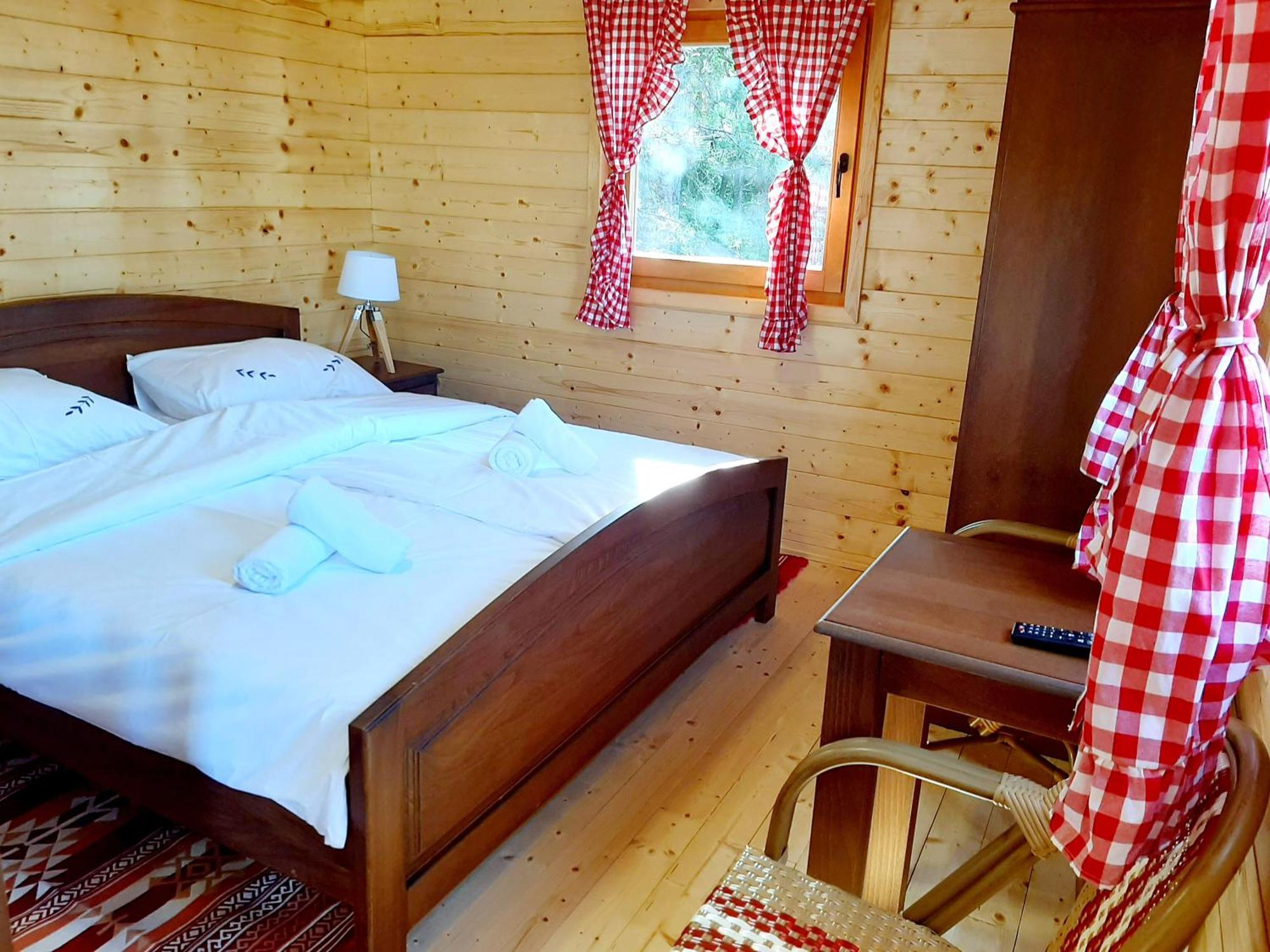 El Paso City, Zlatibor - Unique Wooden Cottages, Treehouse, Wild West Rooms, Accommodation 1-6 People Phòng bức ảnh