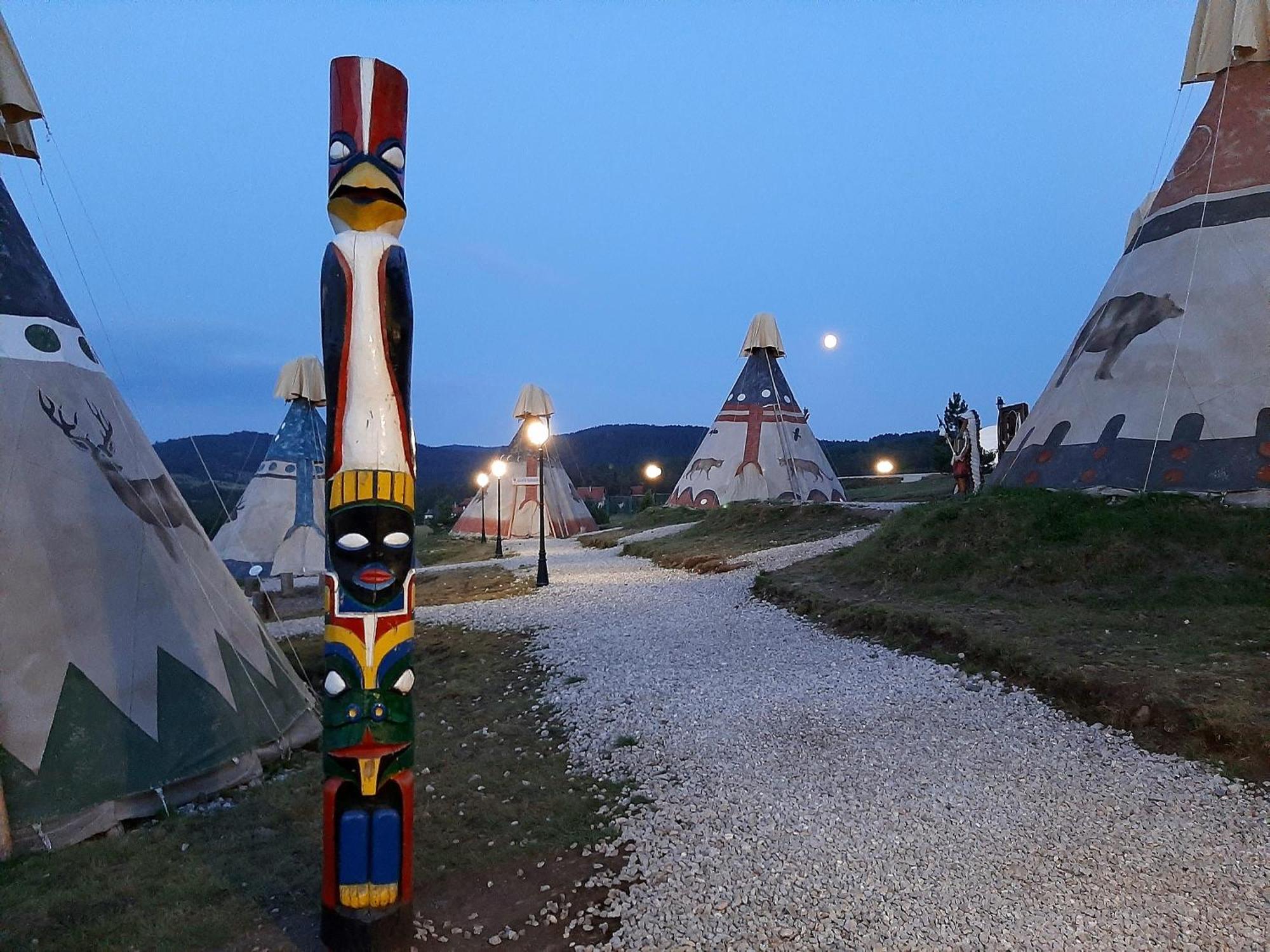 El Paso City, Zlatibor - Unique Wooden Cottages, Treehouse, Wild West Rooms, Accommodation 1-6 People Ngoại thất bức ảnh
