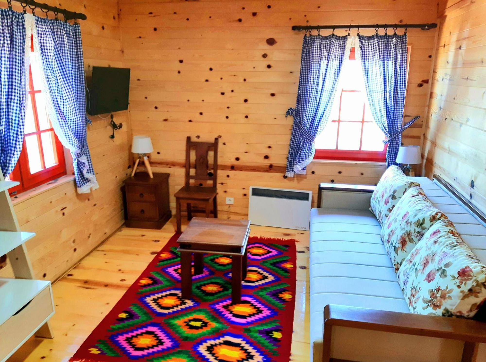 El Paso City, Zlatibor - Unique Wooden Cottages, Treehouse, Wild West Rooms, Accommodation 1-6 People Phòng bức ảnh